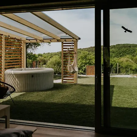 Wowcabin - *